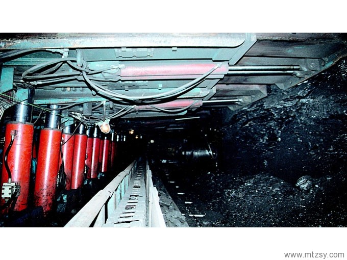 現(xiàn)代化的綜采工作面