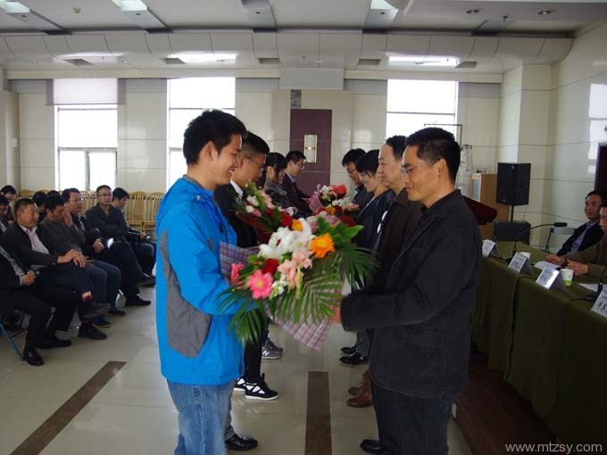 2014年度新員工歡迎大會(huì)暨導(dǎo)師帶徒拜師儀式